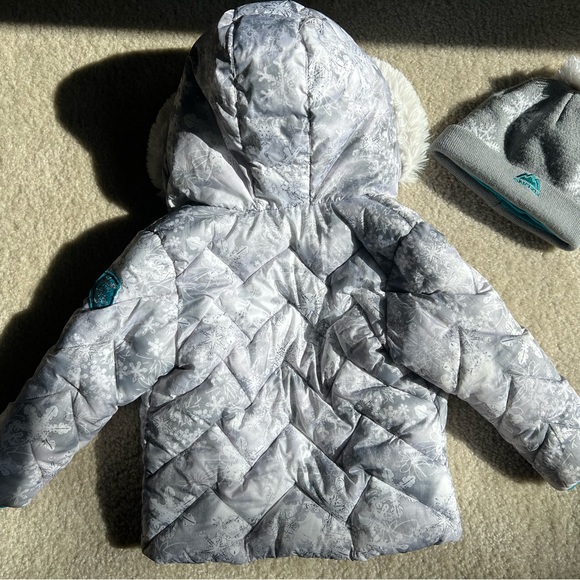 Snozu winter coat 3T 
Come with beanie - Picture 8 of 13